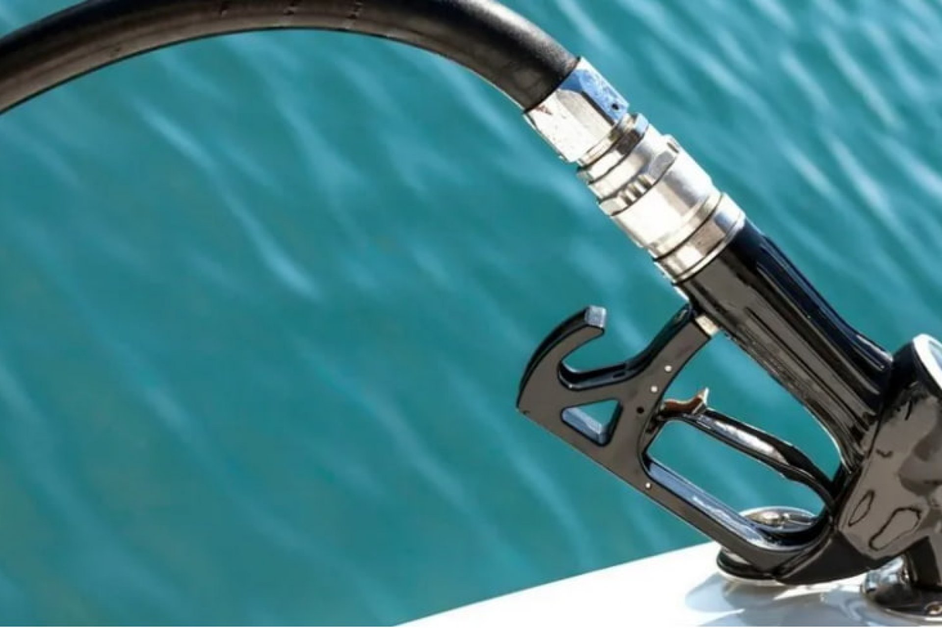 Rental Guide - Does the Fuel Fee Belong to the Customer in Boat Rental?