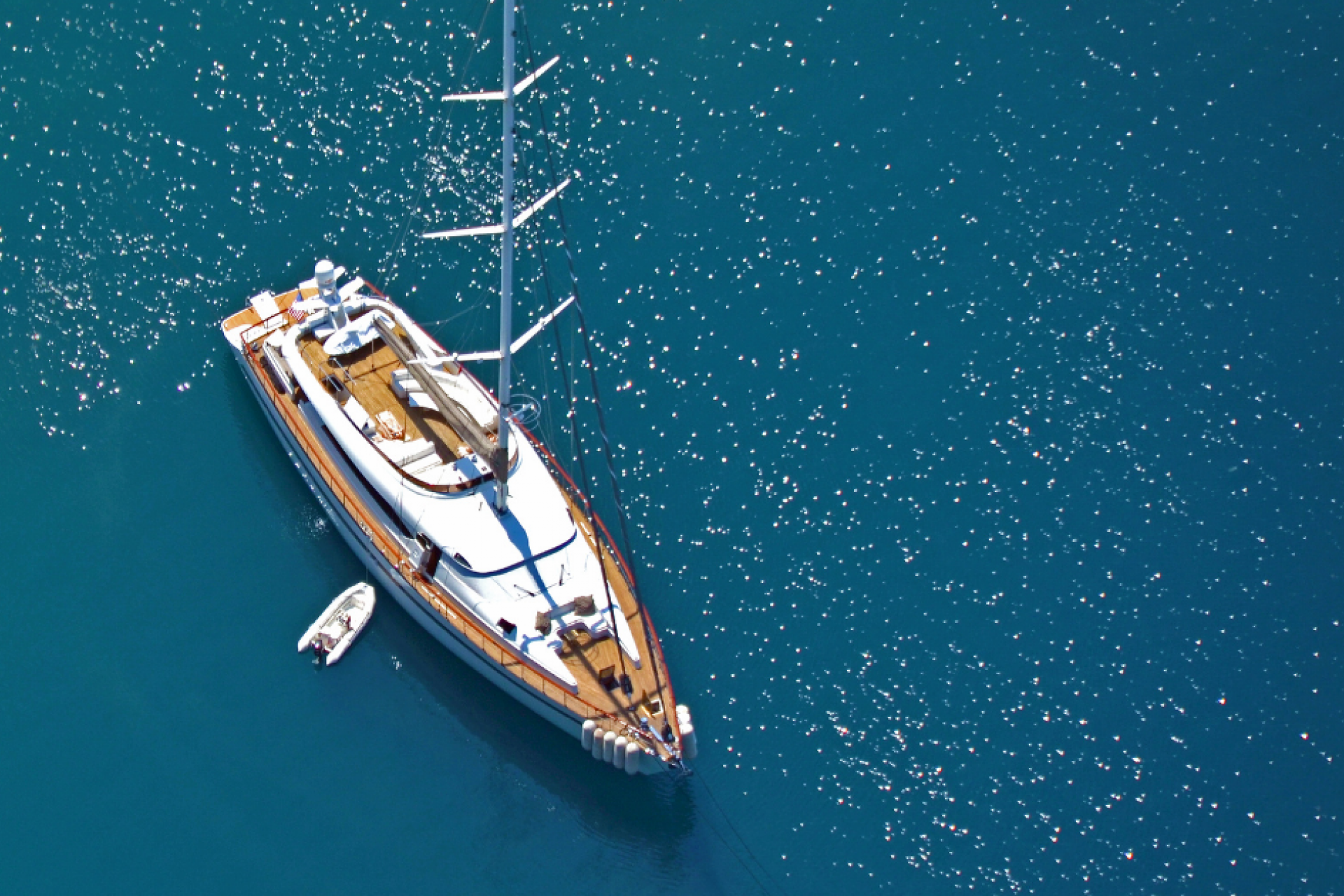 Boat Holiday Guide - Yacht Tour